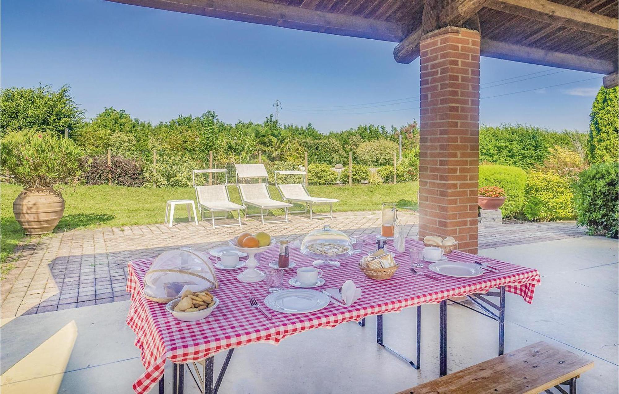Awesome Home In Ariano Nel Polesine With Kitchen San Basilio Kültér fotó