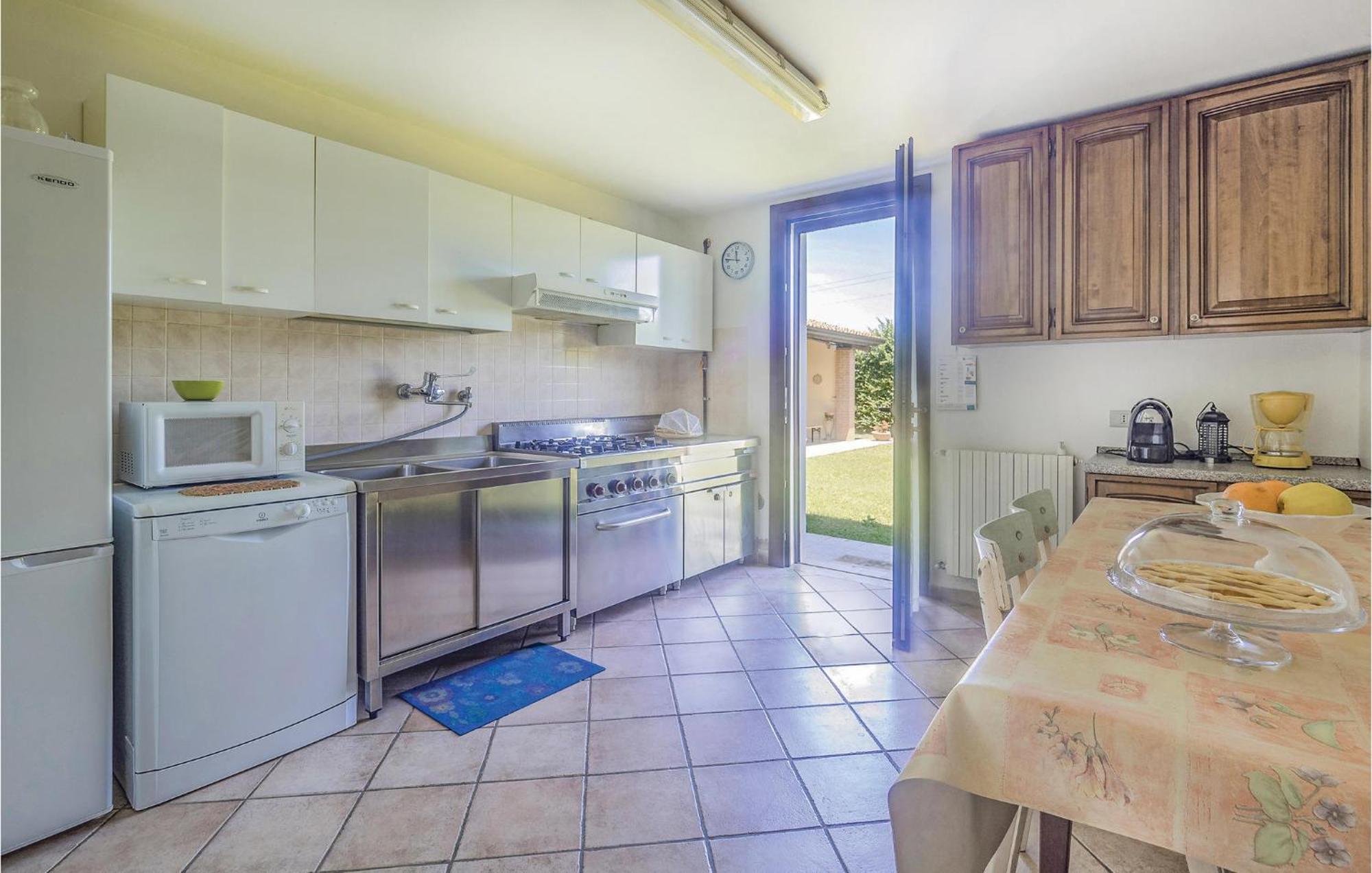 Awesome Home In Ariano Nel Polesine With Kitchen San Basilio Kültér fotó